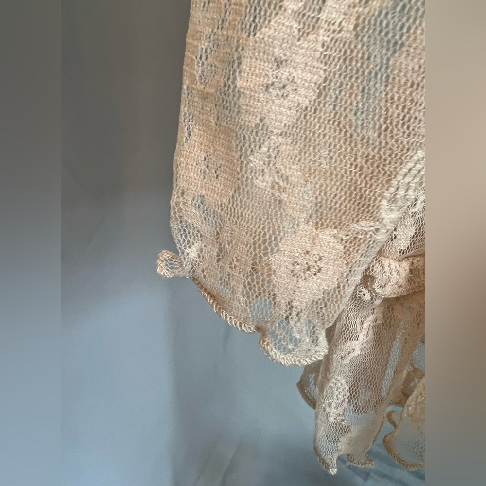 Easel Cream Lace Ruffle Blouse - Picture 4 of 8